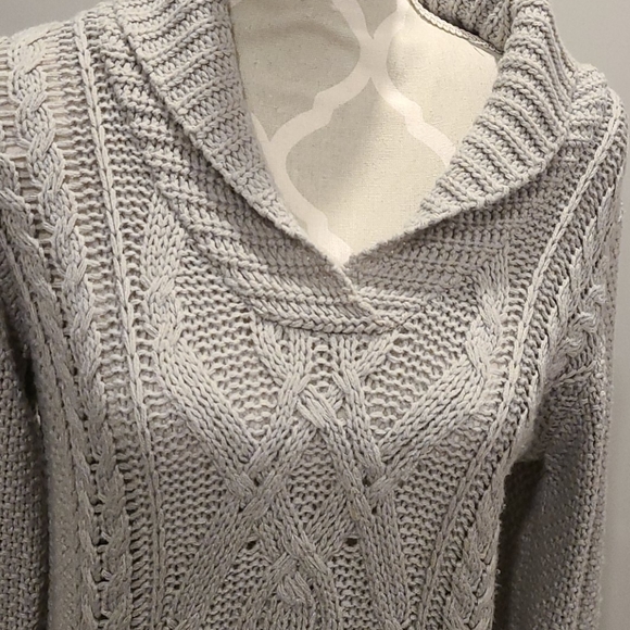 Suzy Shier Grey cable knit collared sweater - Picture 2 of 6